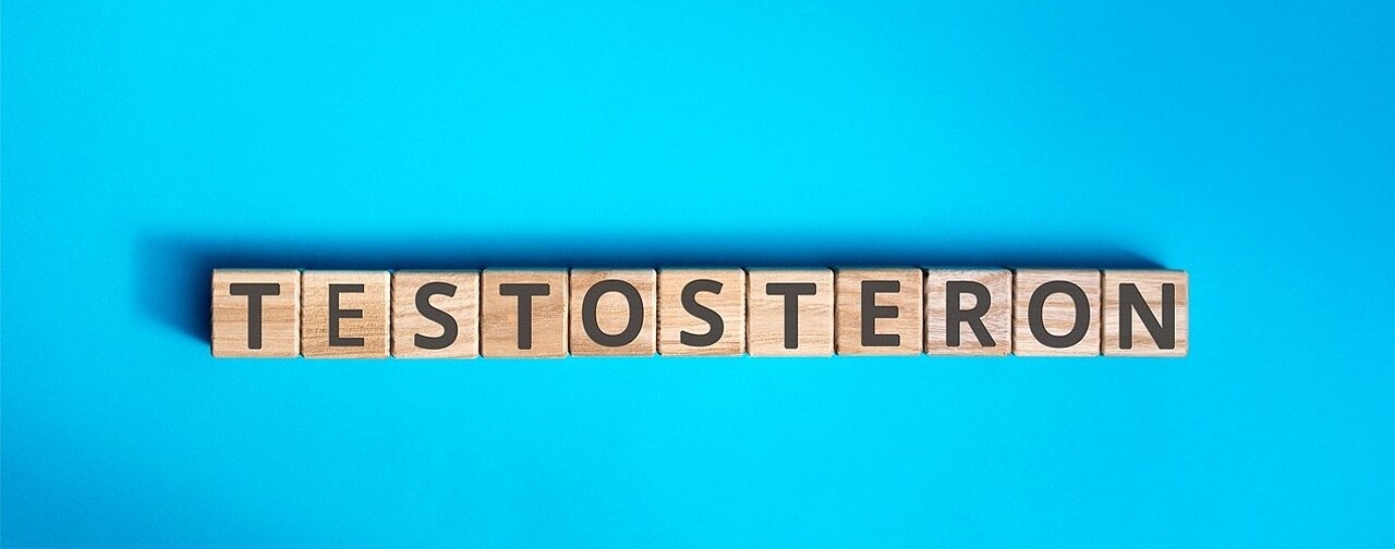 Informationen zu Testosteronmangel bei Männern Testosteron in Buchstabenblöcken