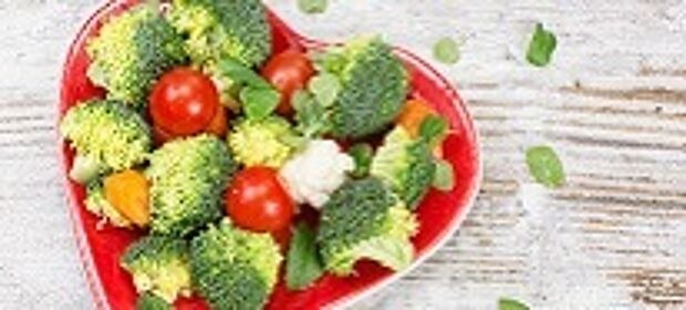 Nahaufnahme von Gemüse auf einem Teller